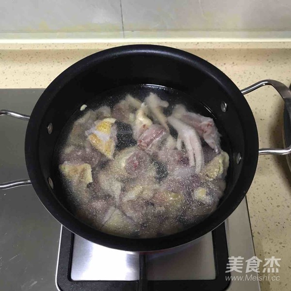 小雞燉蘑菇的做法-家常味燒菜譜
