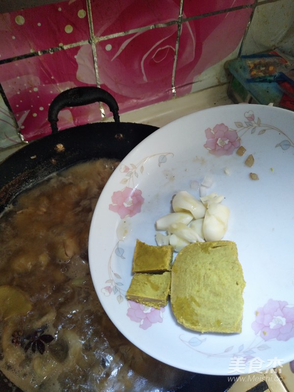咖喱雞塊的做法-咖喱味燉菜譜-易網健康養生網 咖喱雞塊的做法-咖喱味燉菜譜