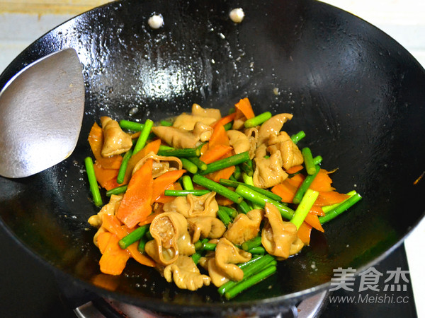 色佳味美的快手菜—蒜薹溜肥腸的做法-咸鮮味炒菜譜-易網(wǎng)健康養(yǎng)生網(wǎng) 色佳味美的快手菜—蒜薹溜肥腸的做法-咸鮮味炒菜譜