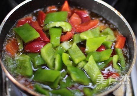 菠蘿咕嚕肉的做法-家常味炸菜譜-易網健康養生網 菠蘿咕嚕肉的做法-家常味炸菜譜