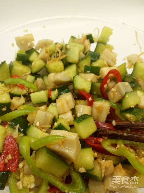 涼拌蓮藕小黃瓜的做法-香辣味拌菜譜-易網(wǎng)健康養(yǎng)生網(wǎng) 涼拌蓮藕小黃瓜的做法-香辣味拌菜譜