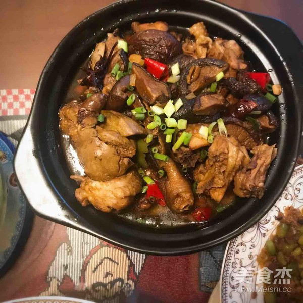 小雞燉蘑菇的做法-家常味燒菜譜-易網(wǎng)健康養(yǎng)生網(wǎng) 小雞燉蘑菇的做法-家常味燒菜譜