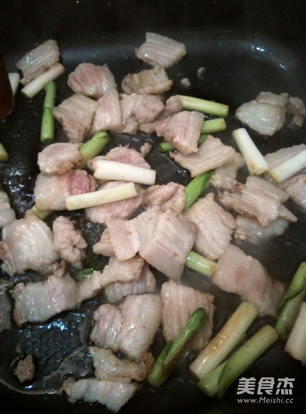 下飯菜蒜葉五花肉的做法-家常味炒菜譜