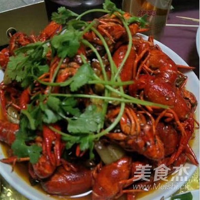 正宗潛江油燜大蝦的做法-麻辣味煮菜譜-易網(wǎng)健康養(yǎng)生網(wǎng) 正宗潛江油燜大蝦的做法-麻辣味煮菜譜