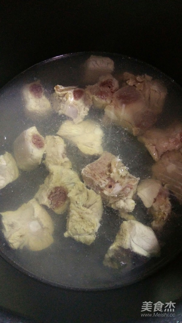 排骨燉豆角的做法-香辣味燉菜譜-易網(wǎng)健康養(yǎng)生網(wǎng) 排骨燉豆角的做法-香辣味燉菜譜