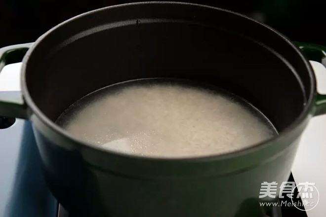 鑄鐵鍋版皮蛋瘦肉粥的做法-咸鮮味煮菜譜