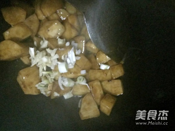 紅燒土豆塊的做法-醬香味燒菜譜