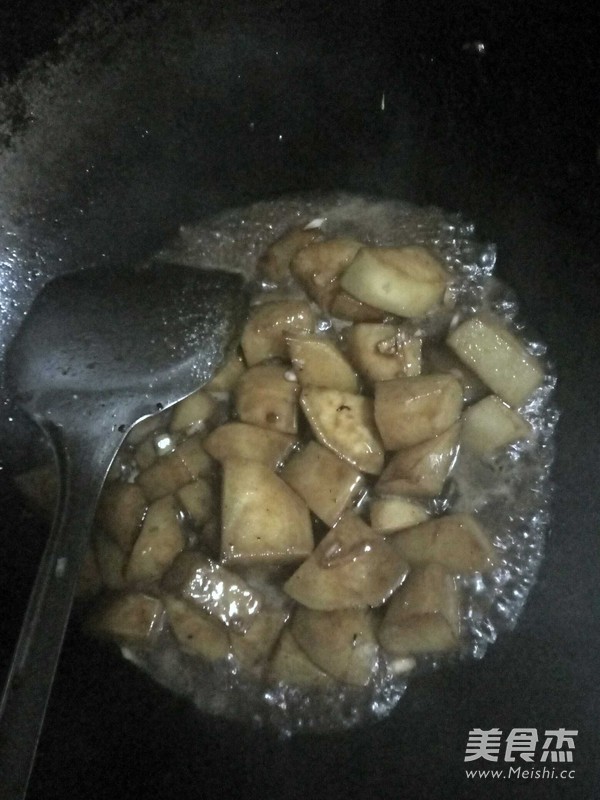 紅燒土豆塊的做法-醬香味燒菜譜