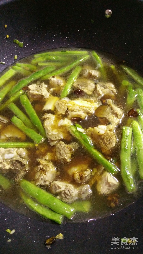 排骨燉豆角的做法-香辣味燉菜譜-易網(wǎng)健康養(yǎng)生網(wǎng) 排骨燉豆角的做法-香辣味燉菜譜