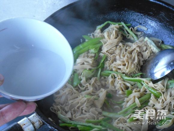 辣炒豆腐絲的做法-家常味炒菜譜