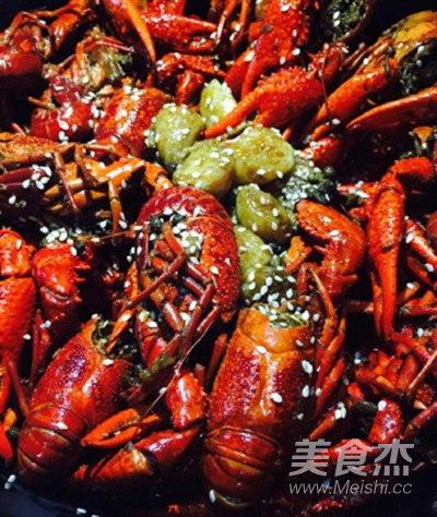 正宗潛江油燜大蝦的做法-麻辣味煮菜譜-易網(wǎng)健康養(yǎng)生網(wǎng) 正宗潛江油燜大蝦的做法-麻辣味煮菜譜
