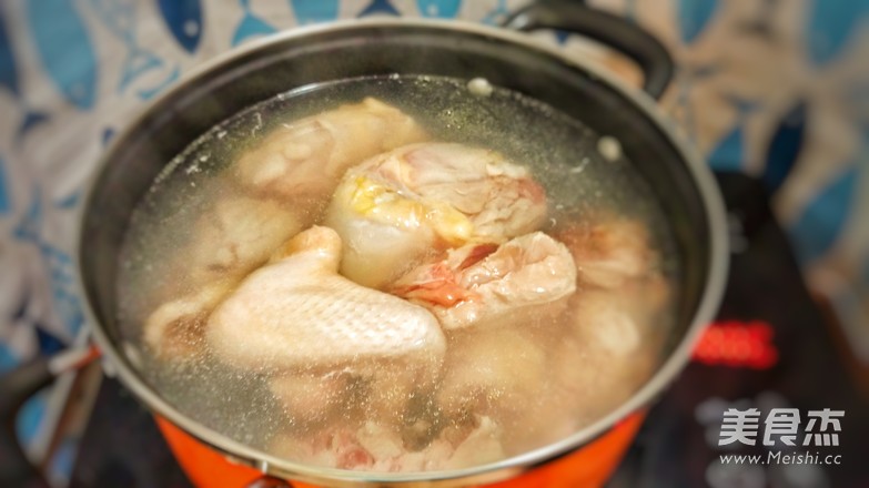 清燉雞湯的做法-咸鮮味燉菜譜-易網健康養生網 清燉雞湯的做法-咸鮮味燉菜譜