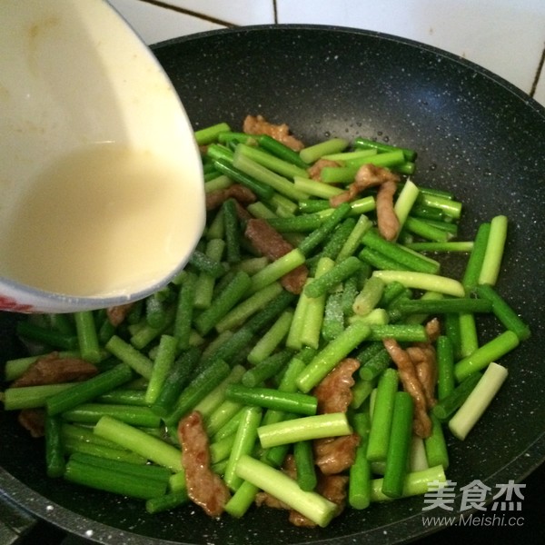 蒜薹小炒肉的做法-家常味炒菜譜