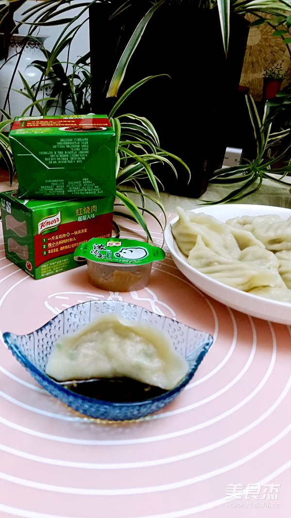 白菜香菇濃湯餃子的做法-咸鮮味煮菜譜-易網(wǎng)健康養(yǎng)生網(wǎng) 白菜香菇濃湯餃子的做法-咸鮮味煮菜譜