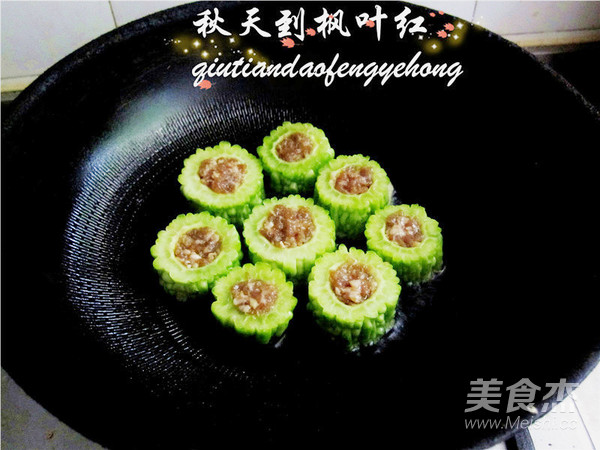 苦中作樂之苦瓜釀肉的做法-苦香味其它工藝菜譜-易網健康養生網 苦中作樂之苦瓜釀肉的做法-苦香味其它工藝菜譜