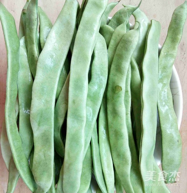 蒜香扁豆木耳腐竹拌菜的做法-咸鮮味拌菜譜-易網<a href=http://m.aoa7937.com/ target=_blank class=infotextkey>健康養生</a>網 蒜香扁豆木耳腐竹拌菜的做法-咸鮮味拌菜譜