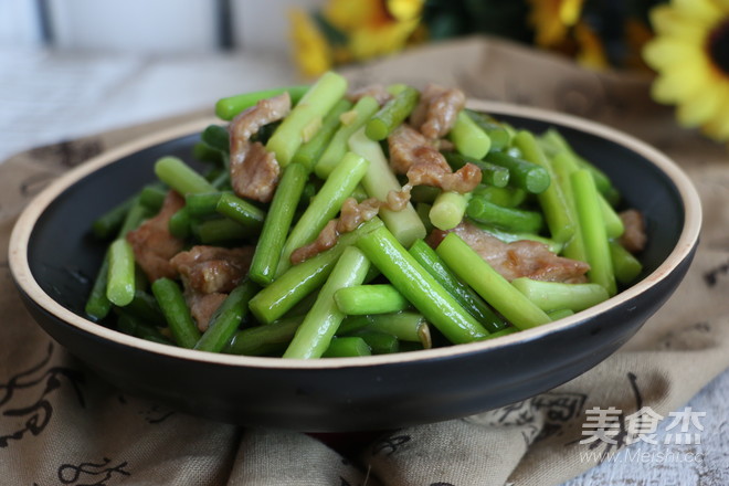 蒜薹小炒肉的做法-家常味炒菜譜-易網健康養生網 蒜薹小炒肉的做法-家常味炒菜譜