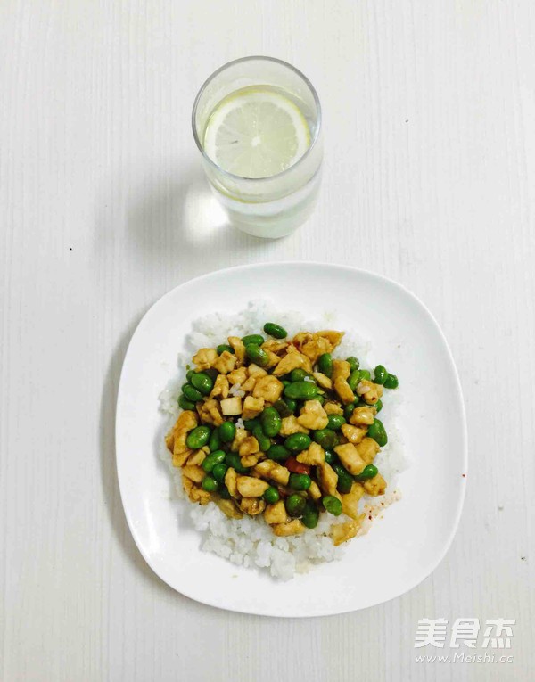 三杯雞的做法-咸鮮味炒菜譜-易網<a href=http://m.aoa7937.com/ target=_blank class=infotextkey>健康養生</a>網 三杯雞的做法-咸鮮味炒菜譜