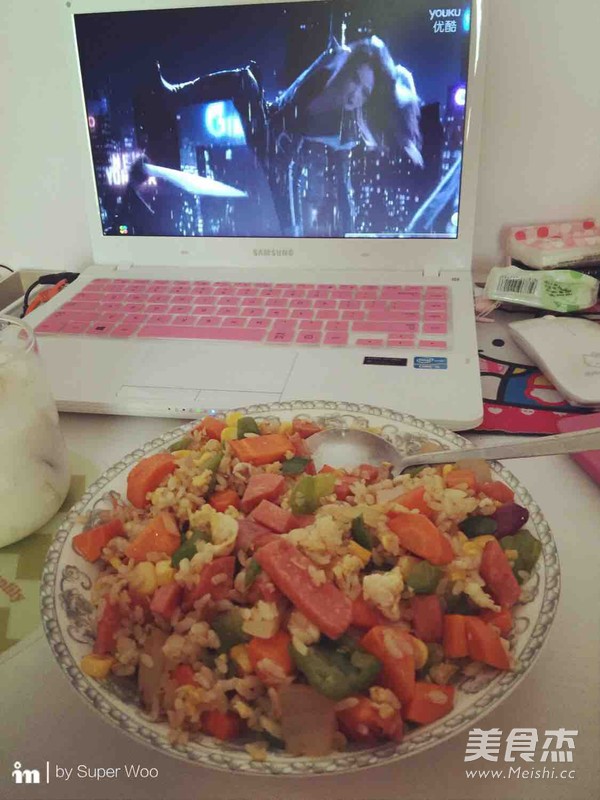 特色醬油大雜燴炒飯的做法-醬香味炒菜譜-易網健康養生網 特色醬油大雜燴炒飯的做法-醬香味炒菜譜