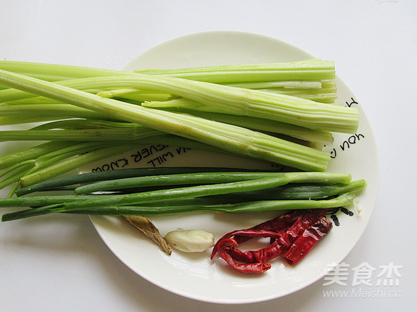 芹菜爆炒回鍋鴨胗的做法-家常味炒菜譜
