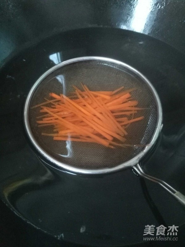 涼拌裙帶菜的做法-酸辣味拌菜譜