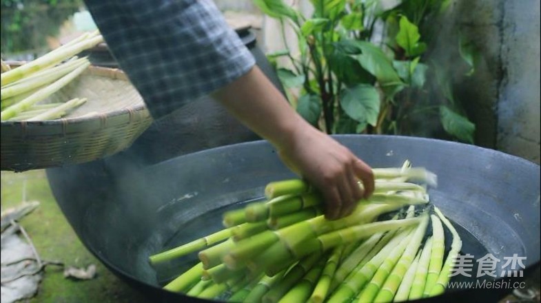 筍干炒回鍋肉的做法-家常味炒菜譜-易網健康養生網 筍干炒回鍋肉的做法-家常味炒菜譜