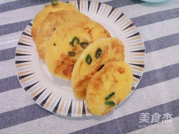 蔥香雞蛋煎饅頭片的做法-蔥香味煎菜譜