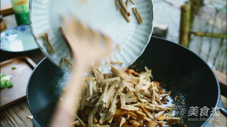 筍干炒回鍋肉的做法-家常味炒菜譜-易網健康養生網 筍干炒回鍋肉的做法-家常味炒菜譜