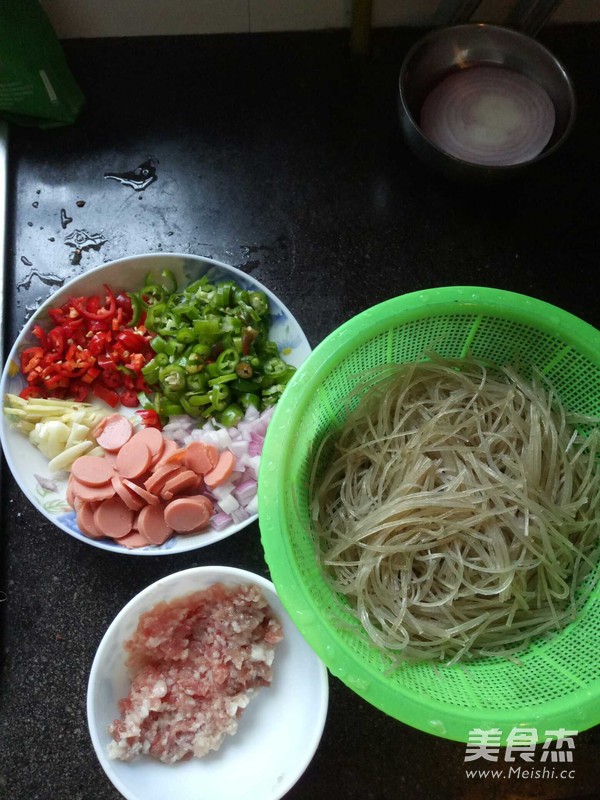 肉沫粉絲的做法-家常味燒菜譜-易網<a href=http://m.aoa7937.com/ target=_blank class=infotextkey>健康養生</a>網 肉沫粉絲的做法-家常味燒菜譜
