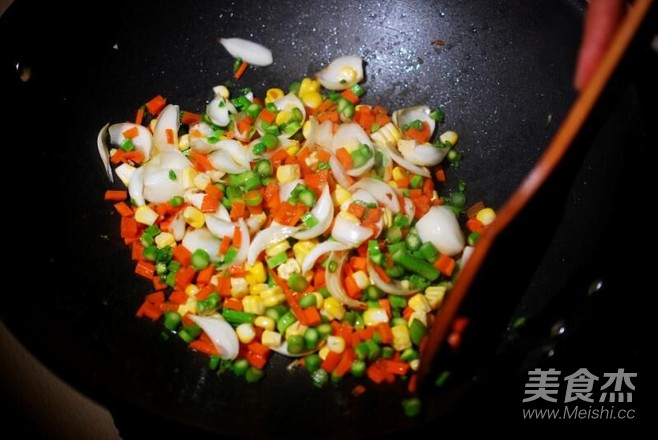 星級酒店野生牛肝菌炒飯的做法-家常味炒菜譜