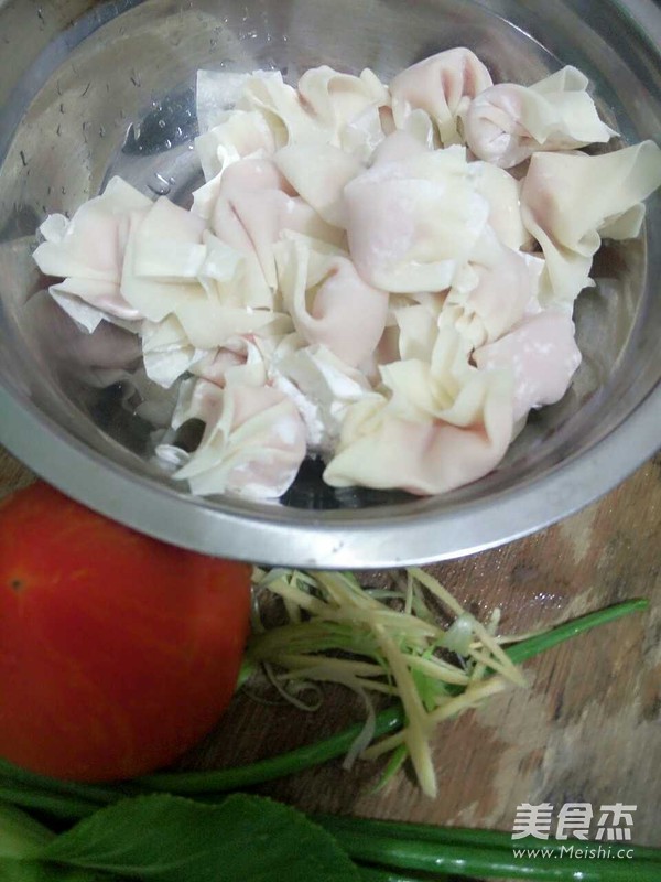 西紅柿青菜小餛飩的做法-咸鮮味煮菜譜