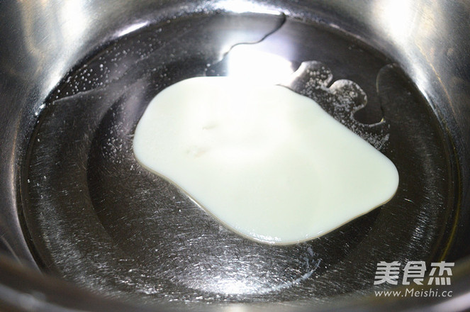 好吃不上火的蔓越莓蒸蛋糕的做法-甜味蒸菜譜-易網(wǎng)<a href=http://m.aoa7937.com/ target=_blank class=infotextkey>健康養(yǎng)生</a>網(wǎng) 好吃不上火的蔓越莓蒸蛋糕的做法-甜味蒸菜譜
