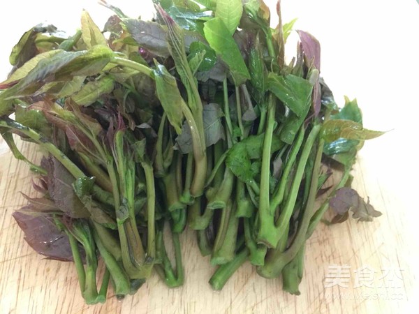 香椿蒸雞蛋的做法-咸鮮味蒸菜譜-易網(wǎng)<a href=http://m.aoa7937.com/ target=_blank class=infotextkey>健康養(yǎng)生</a>網(wǎng) 香椿蒸雞蛋的做法-咸鮮味蒸菜譜