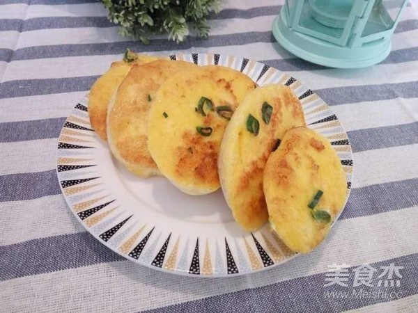 蔥香雞蛋煎饅頭片的做法-蔥香味煎菜譜