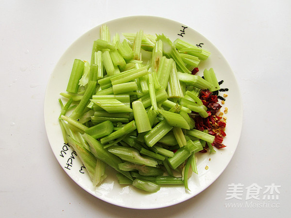 芹菜爆炒回鍋鴨胗的做法-家常味炒菜譜
