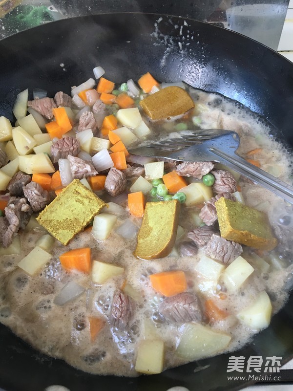 五彩繽紛咖喱牛肉的做法-咖喱味炒菜譜-易網健康養生網 五彩繽紛咖喱牛肉的做法-咖喱味炒菜譜