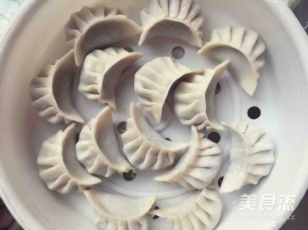 餃子的做法-咸鮮味蒸菜譜