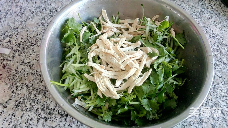 涼拌雞絲黃瓜的做法-麻辣味拌菜譜