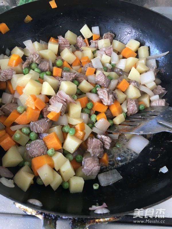 五彩繽紛咖喱牛肉的做法-咖喱味炒菜譜-易網健康養生網 五彩繽紛咖喱牛肉的做法-咖喱味炒菜譜