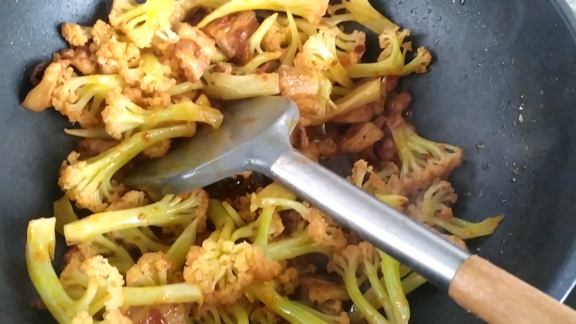 干鍋花菜的做法-香辣味燒菜譜-易網(wǎng)健康養(yǎng)生網(wǎng) 干鍋花菜的做法-香辣味燒菜譜