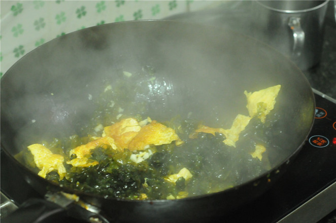 地皮菜炒雞蛋的做法-家常味炒菜譜-易網(wǎng)健康養(yǎng)生網(wǎng) 地皮菜炒雞蛋的做法-家常味炒菜譜