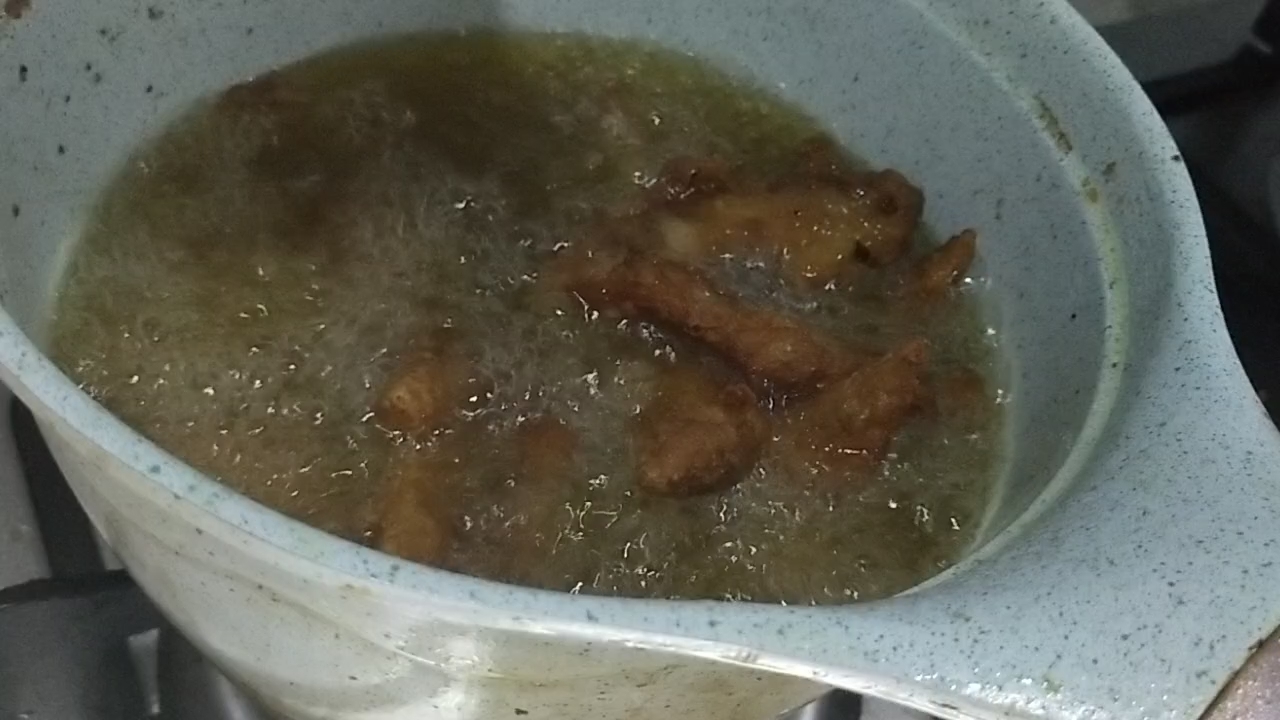 飄香酥炸雞翅尖的做法-家常味炸菜譜-易網健康養生網 飄香酥炸雞翅尖的做法-家常味炸菜譜
