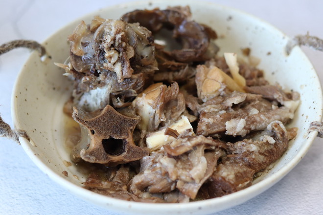 醬羊脖骨的做法-家常味燉菜譜-易網(wǎng)健康養(yǎng)生網(wǎng) 醬羊脖骨的做法-家常味燉菜譜