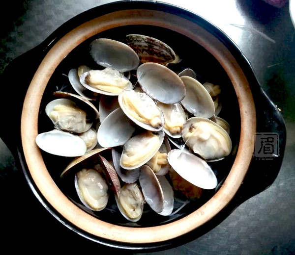 花蛤粉絲煲的做法-咸鮮味煲菜譜-易網健康養生網 花蛤粉絲煲的做法-咸鮮味煲菜譜