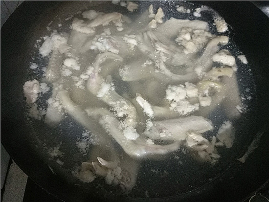 鹵鴨掌鴨翅的做法-五香味鹵菜譜