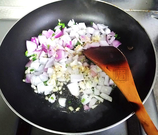 花蛤粉絲煲的做法-咸鮮味煲菜譜-易網健康養生網 花蛤粉絲煲的做法-咸鮮味煲菜譜