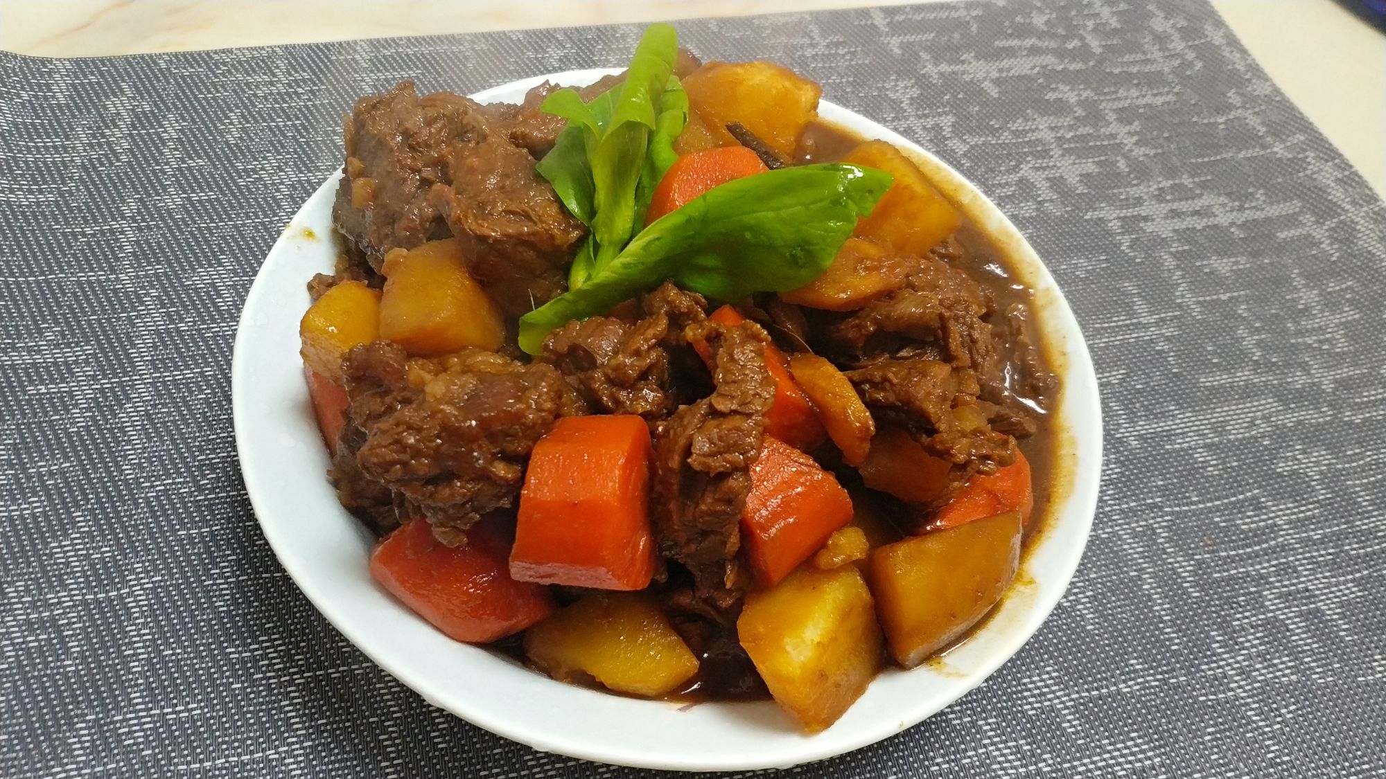 胡蘿卜土豆燉牛肉的做法-家常味燉菜譜-易網健康養生網 胡蘿卜土豆燉牛肉的做法-家常味燉菜譜