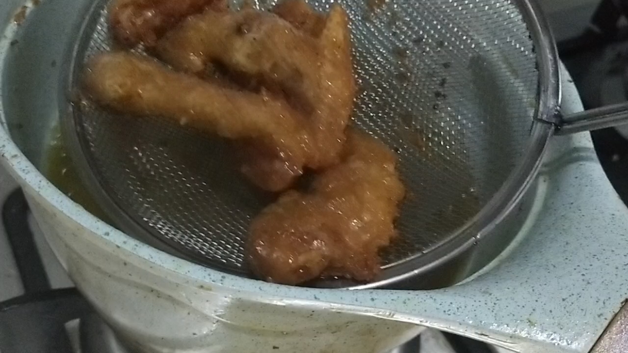 飄香酥炸雞翅尖的做法-家常味炸菜譜-易網健康養生網 飄香酥炸雞翅尖的做法-家常味炸菜譜