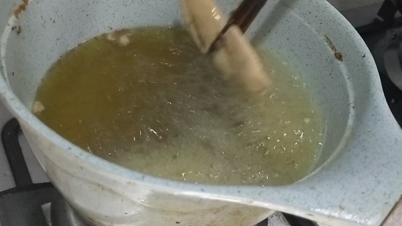 飄香酥炸雞翅尖的做法-家常味炸菜譜-易網健康養生網 飄香酥炸雞翅尖的做法-家常味炸菜譜