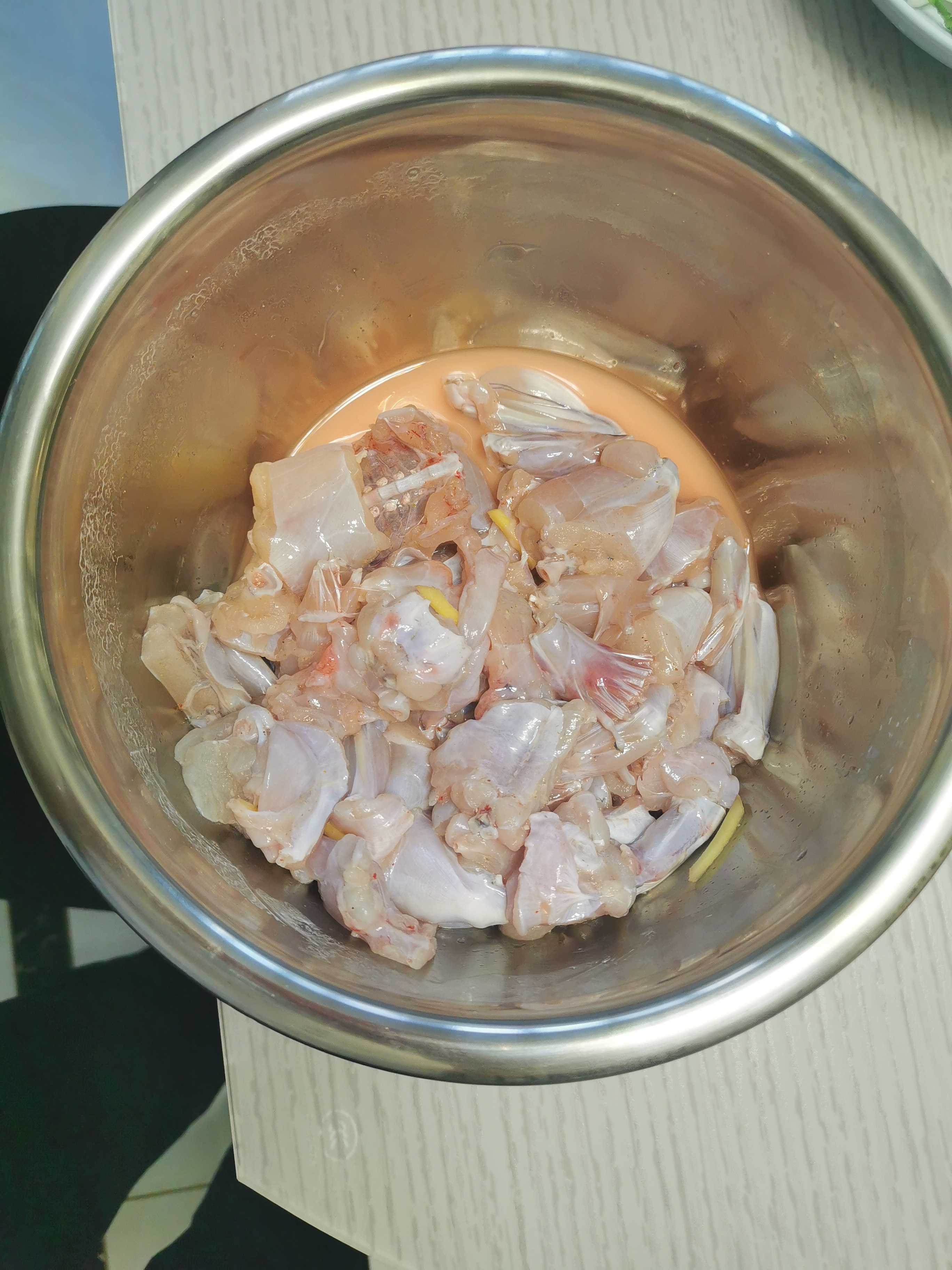 泡椒牛蛙的做法-椒麻味燒菜譜-易網<a href=http://m.aoa7937.com/ target=_blank class=infotextkey>健康養生</a>網 泡椒牛蛙的做法-椒麻味燒菜譜